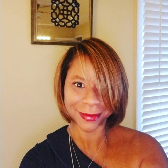 Kymberly's Closet Curated + Minimalist+ Vintage =Sustainable❤ - Picture 3 of 7